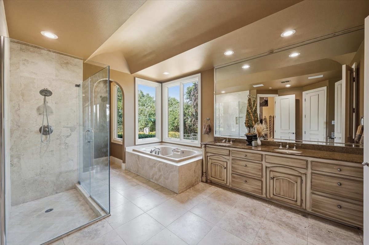 200 Falcon Ridge