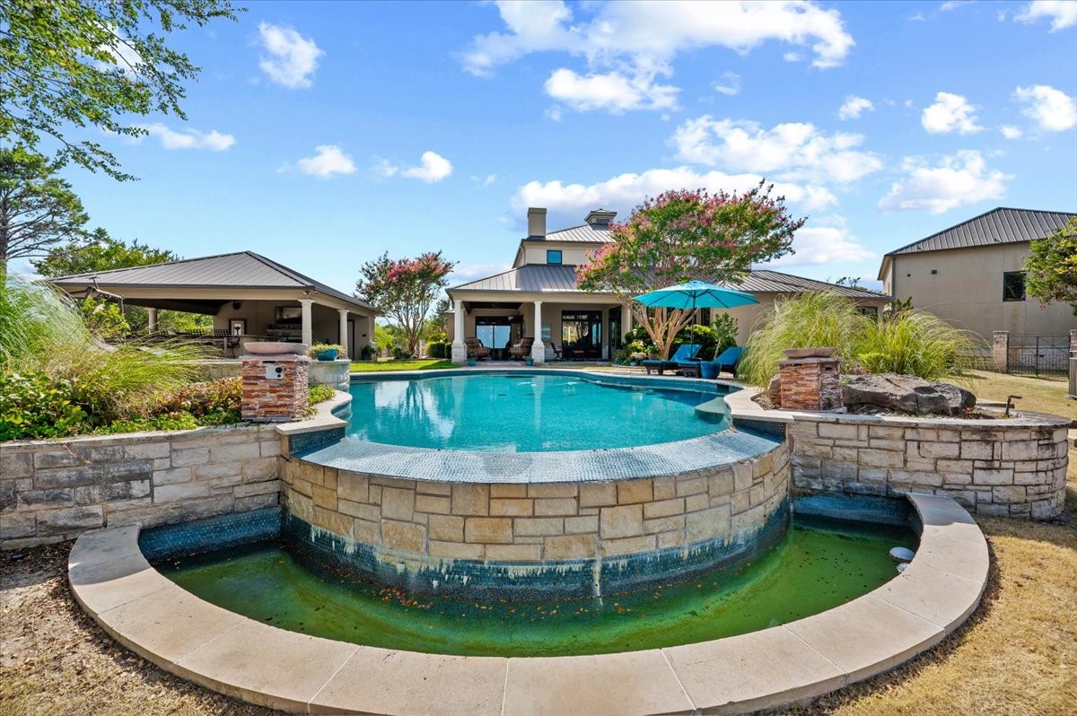200 Falcon Ridge