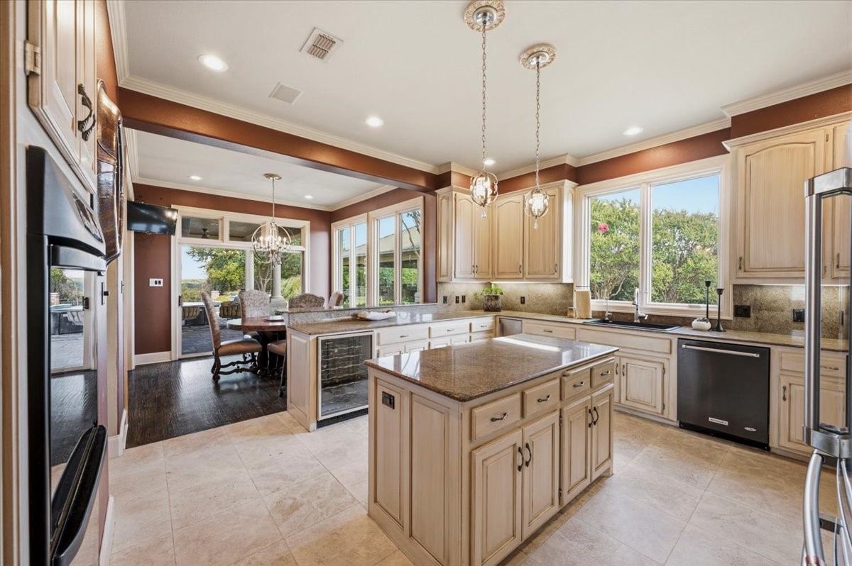 200 Falcon Ridge