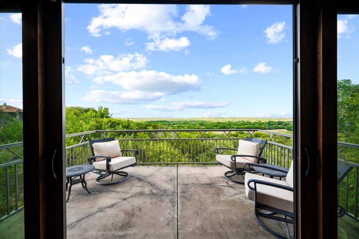 200 Falcon Ridge