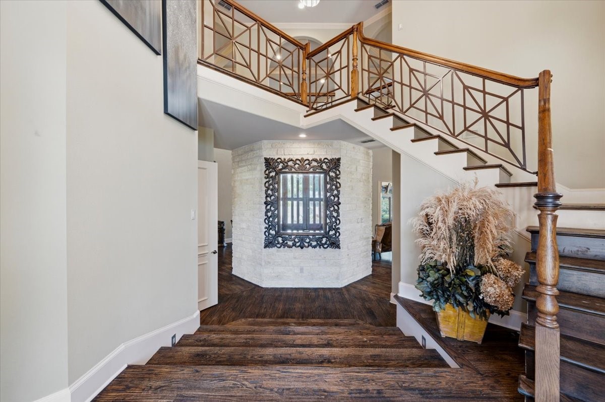 200 Falcon Ridge