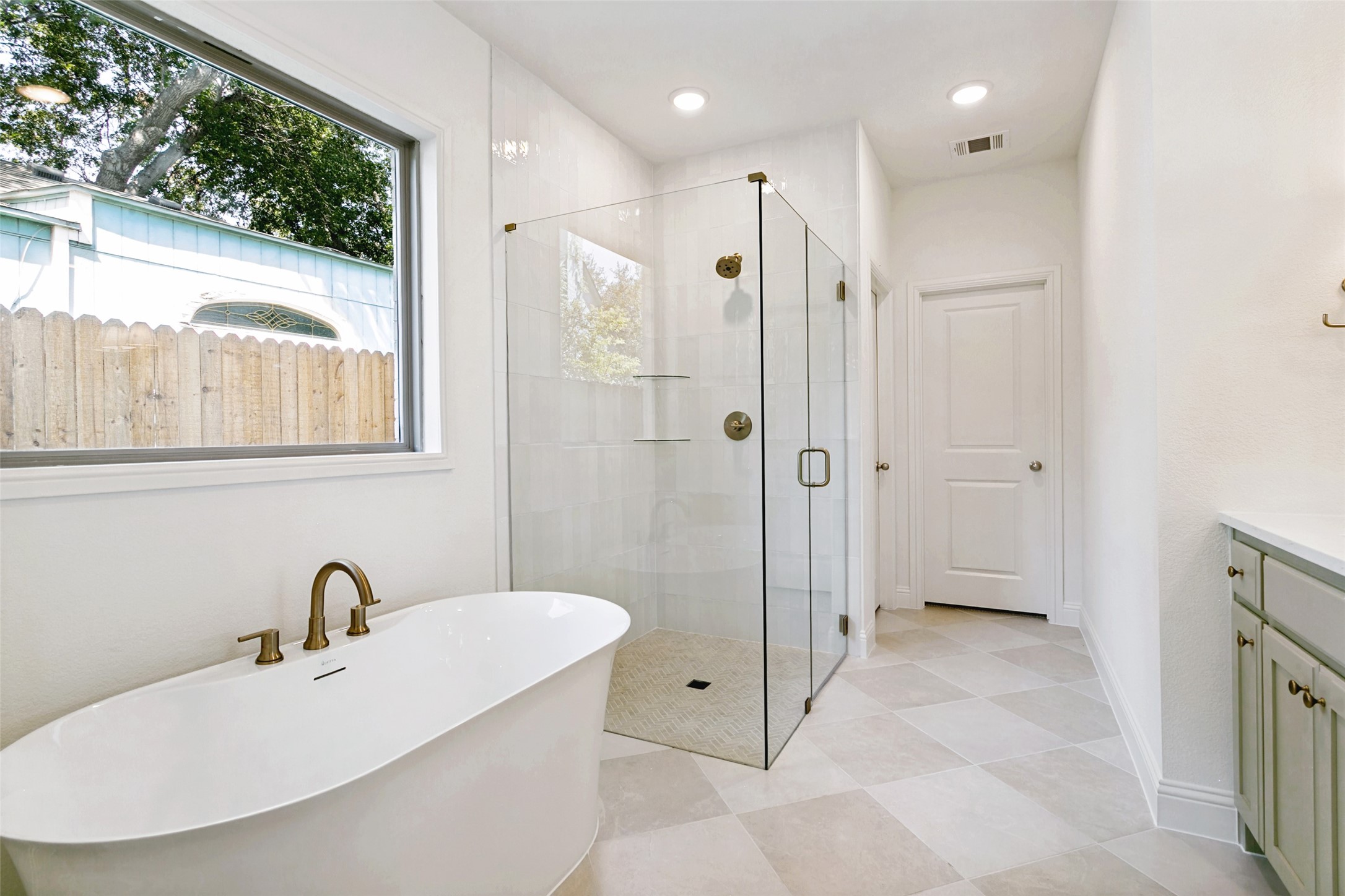 1609 Belle Place