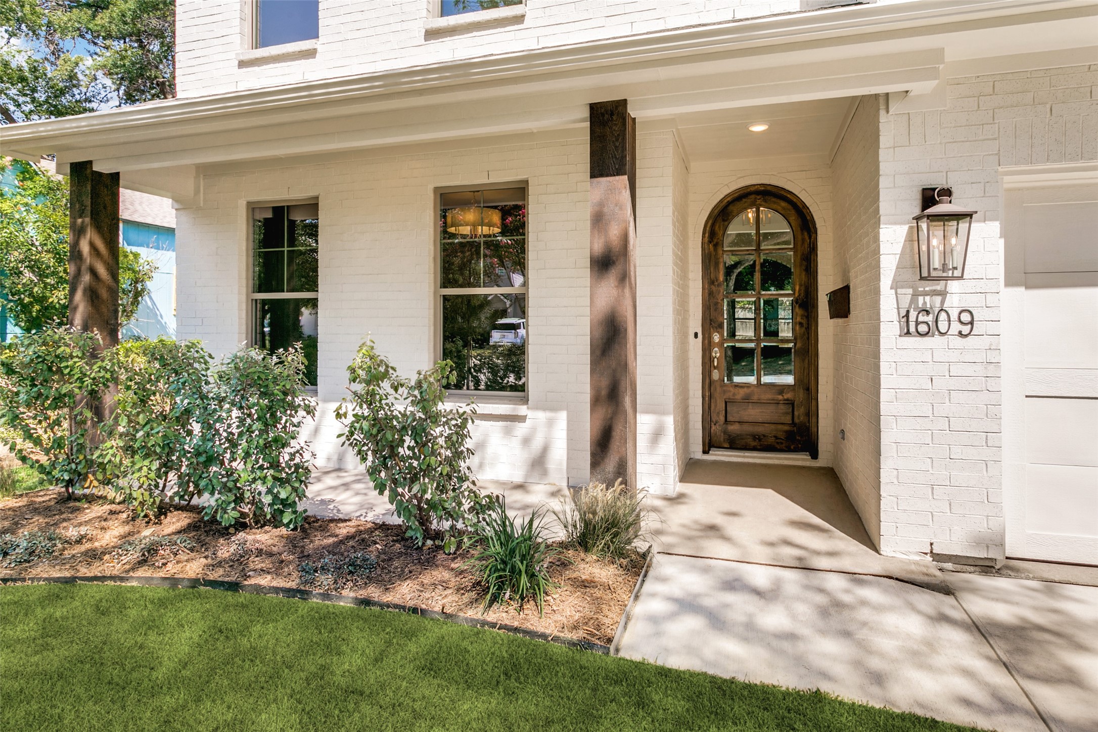 1609 Belle Place