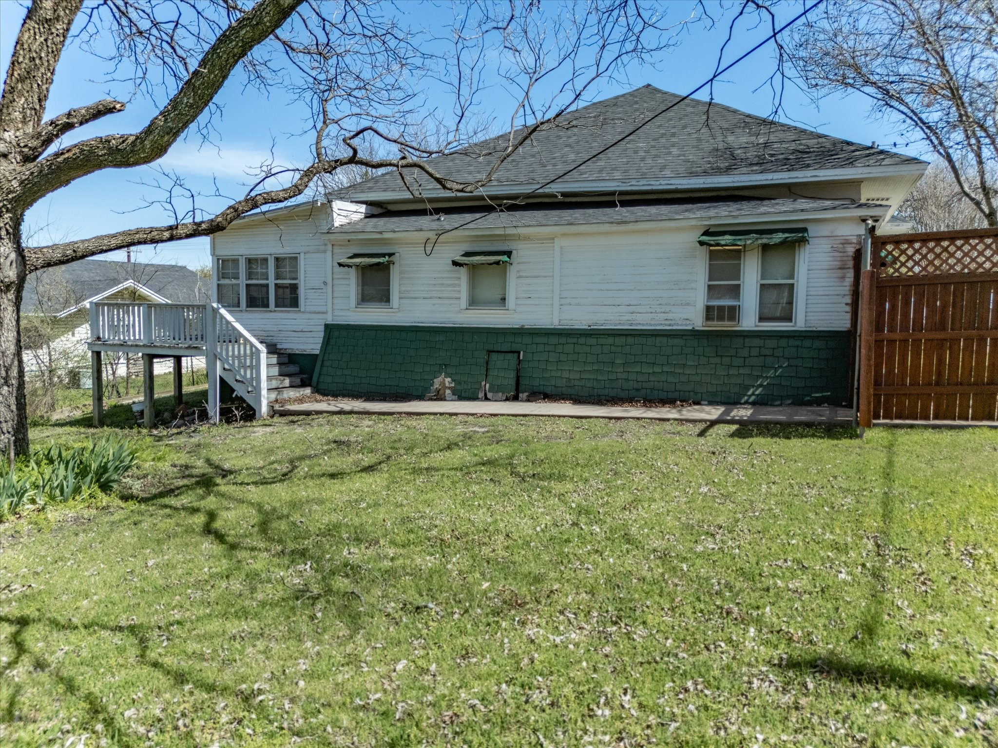 107 N Alamo Street