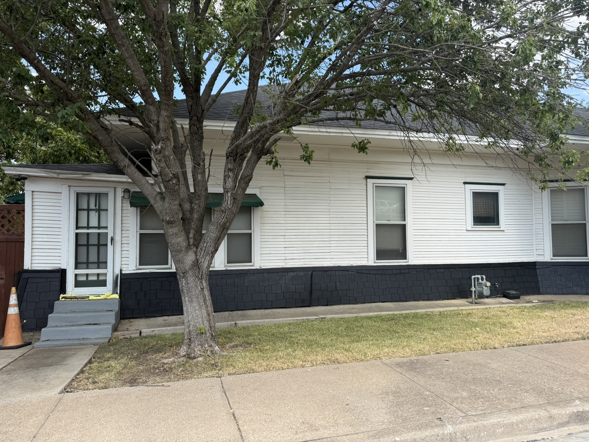 107 N Alamo Street
