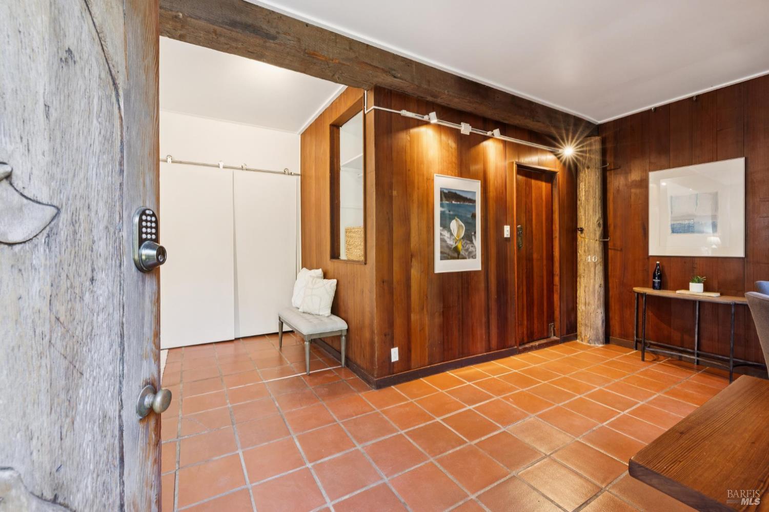10 Canyon Avenue