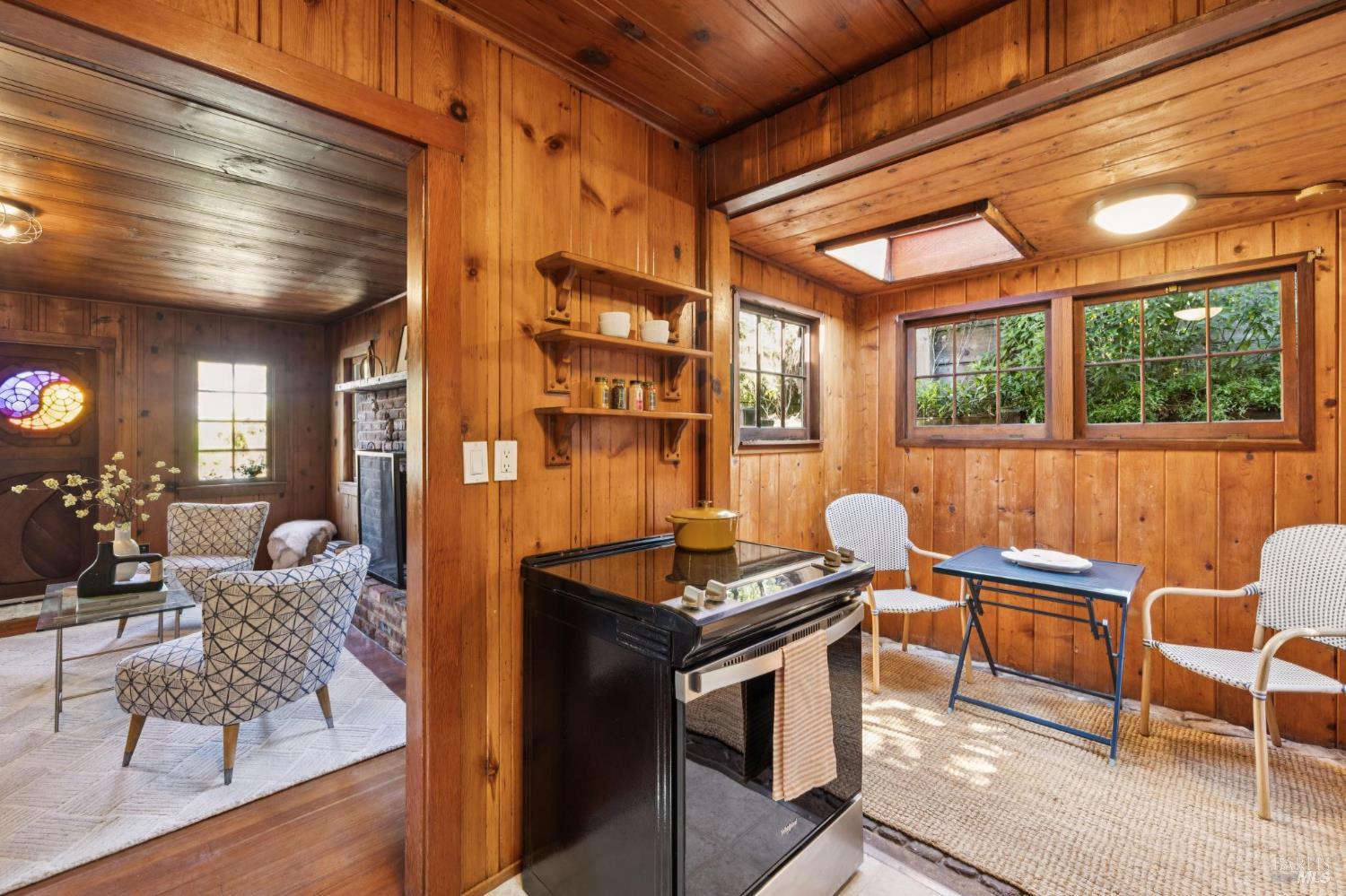 10 Canyon Avenue