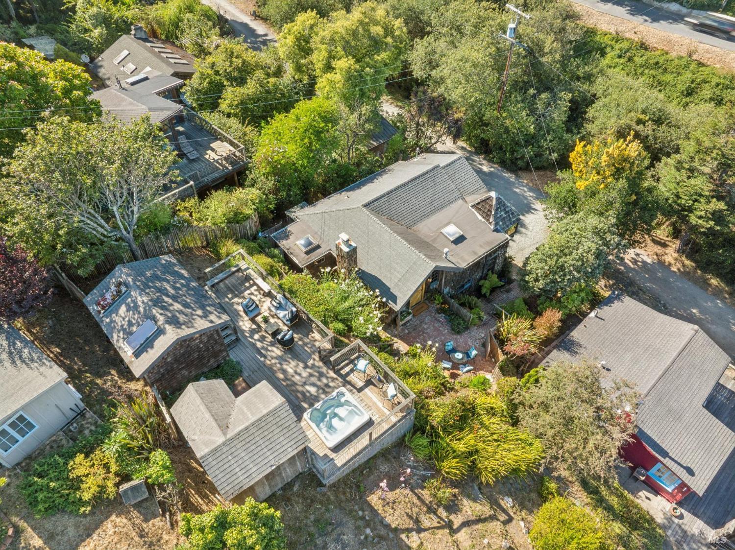 10 Canyon Avenue