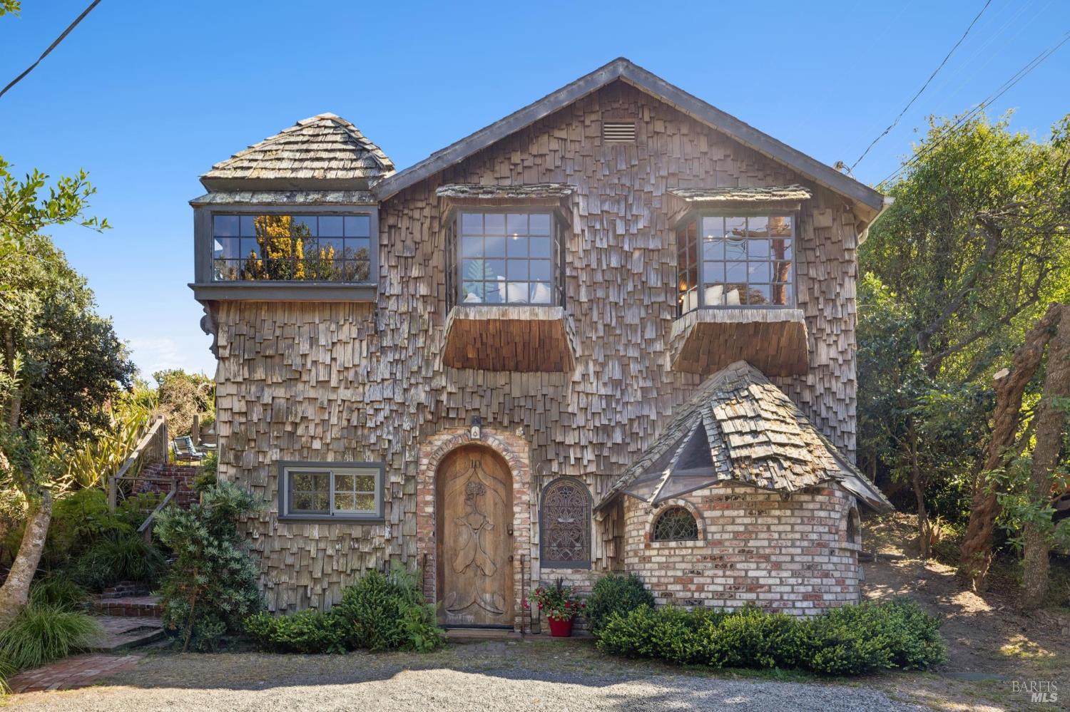 10 Canyon Avenue
