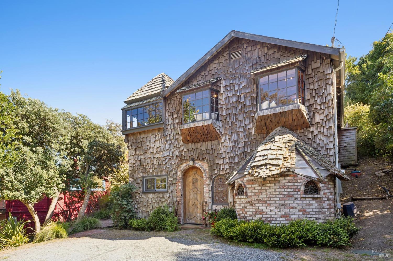 10 Canyon Avenue