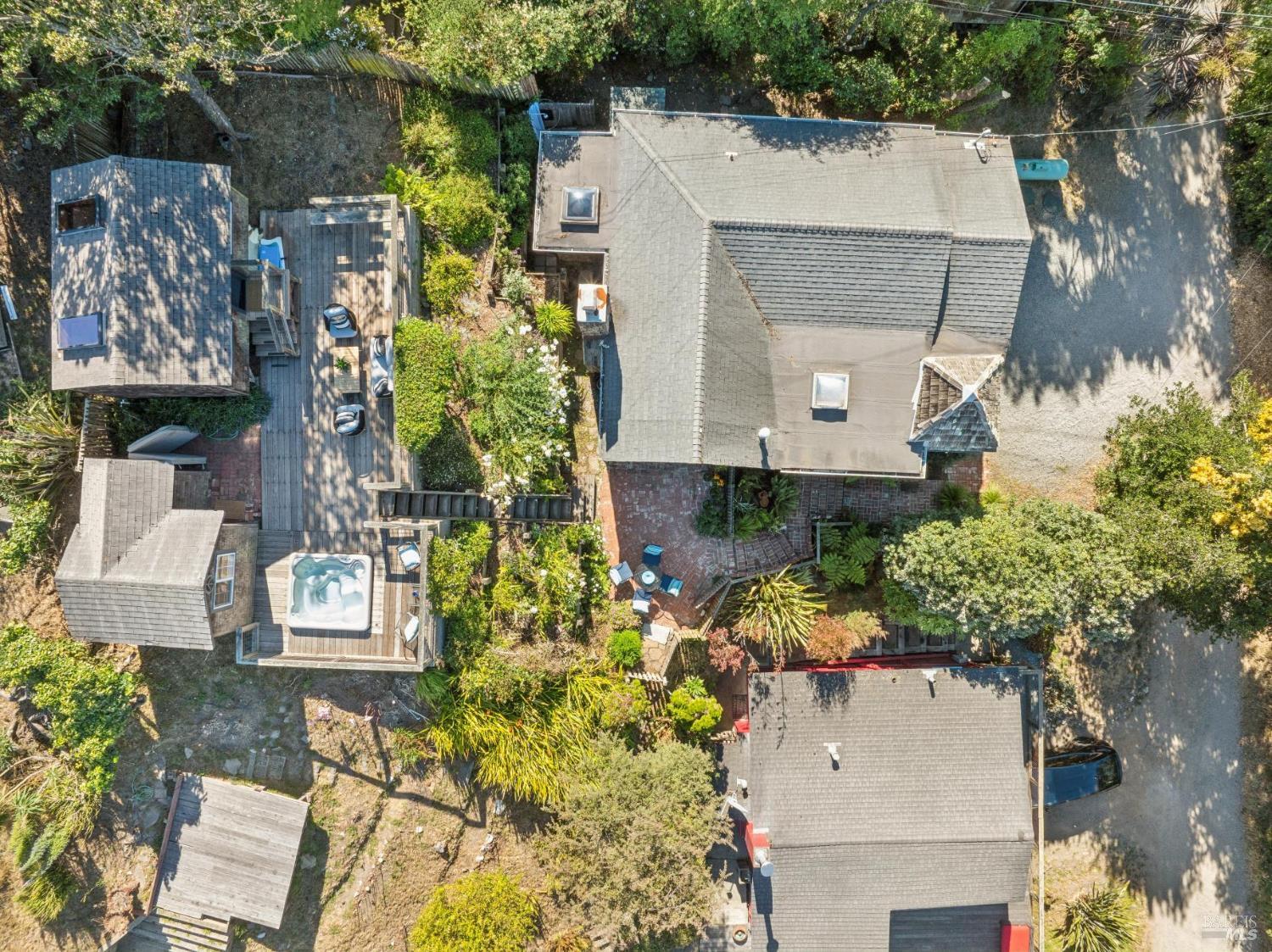 10 Canyon Avenue