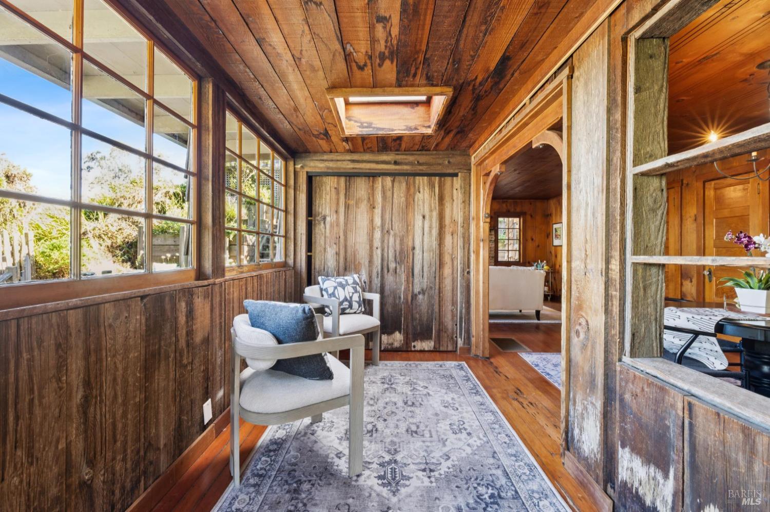 10 Canyon Avenue