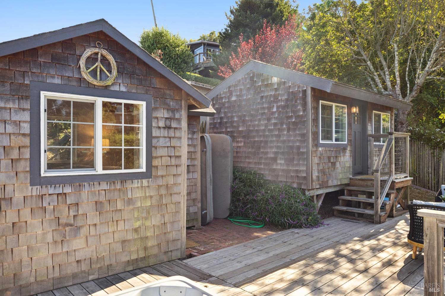 10 Canyon Avenue
