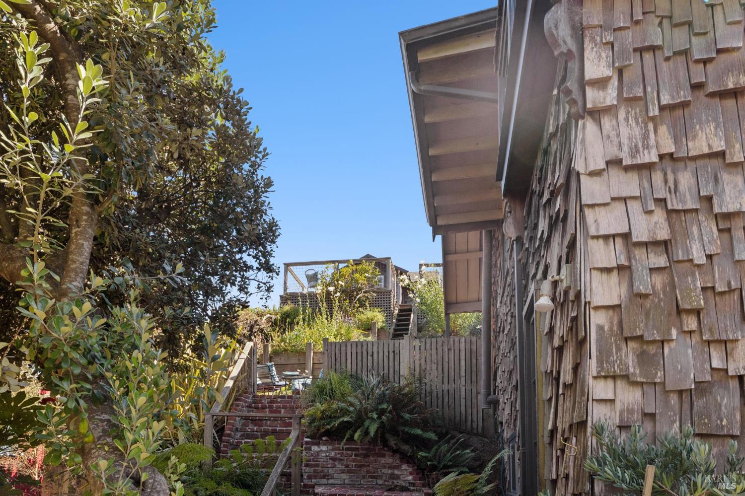 10 Canyon Avenue