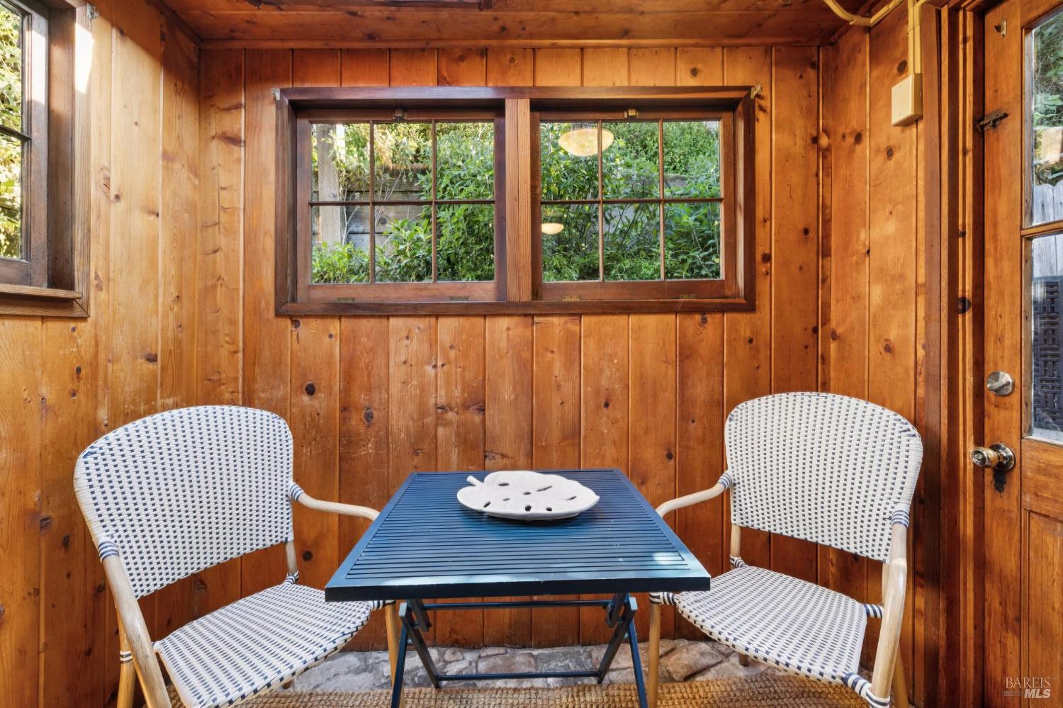 10 Canyon Avenue