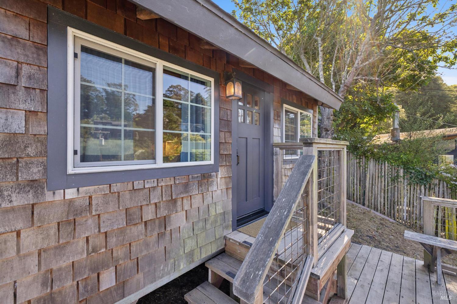 10 Canyon Avenue