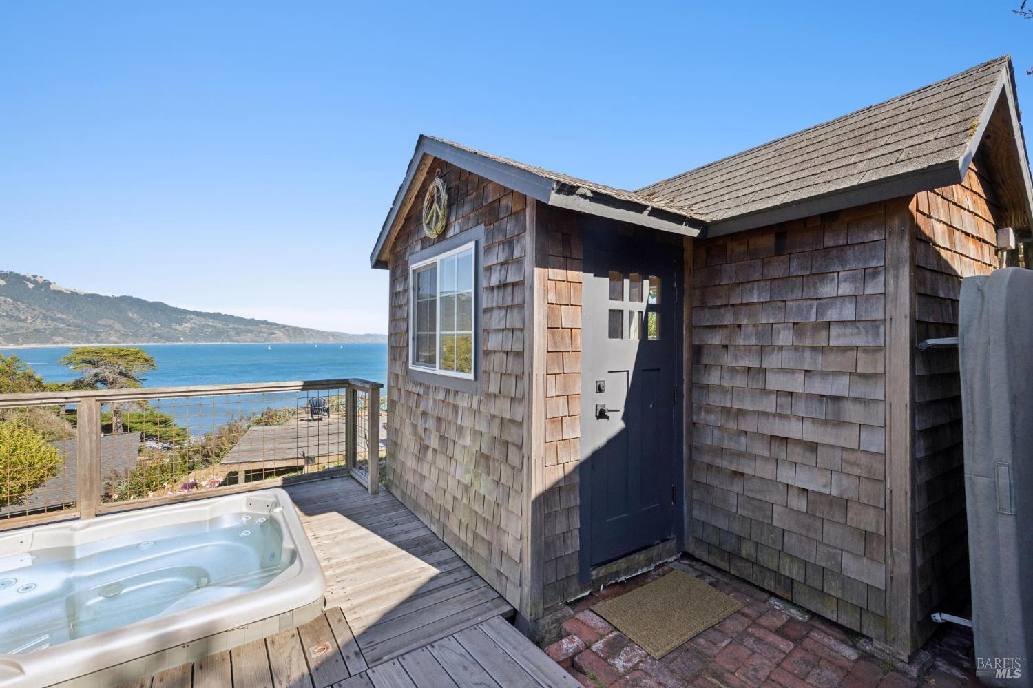 10 Canyon Avenue