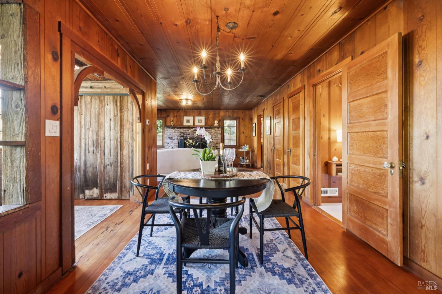 10 Canyon Avenue