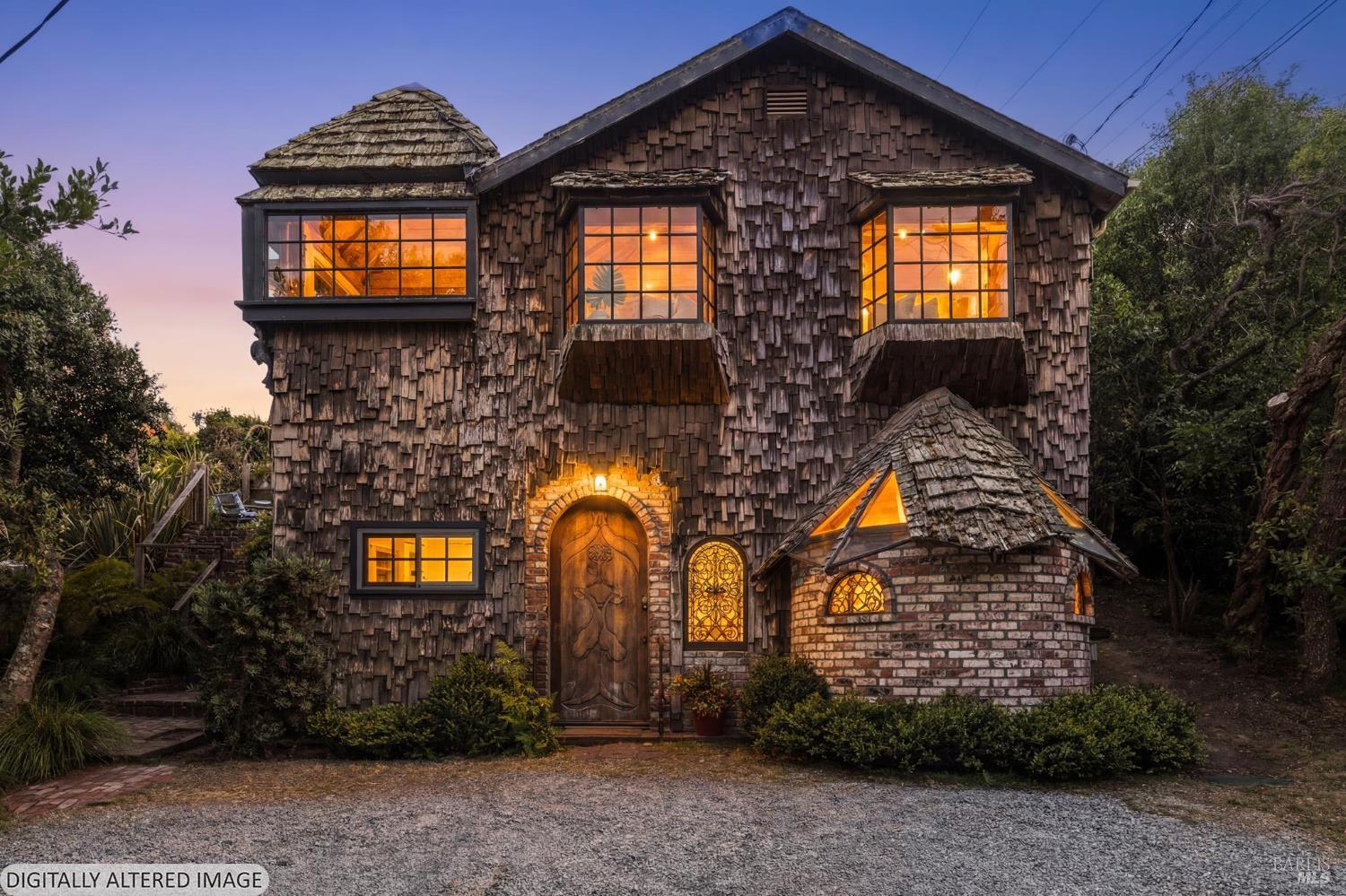 10 Canyon Avenue