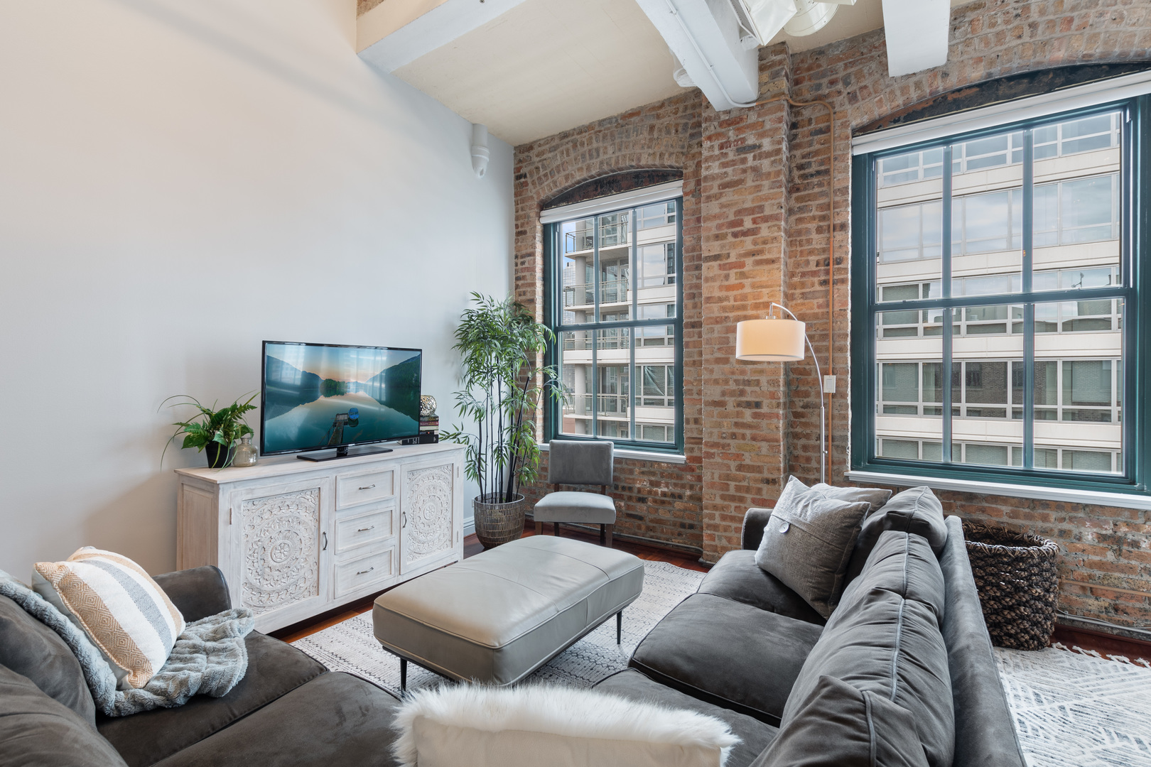 801 S Wells Street Unit: 1006