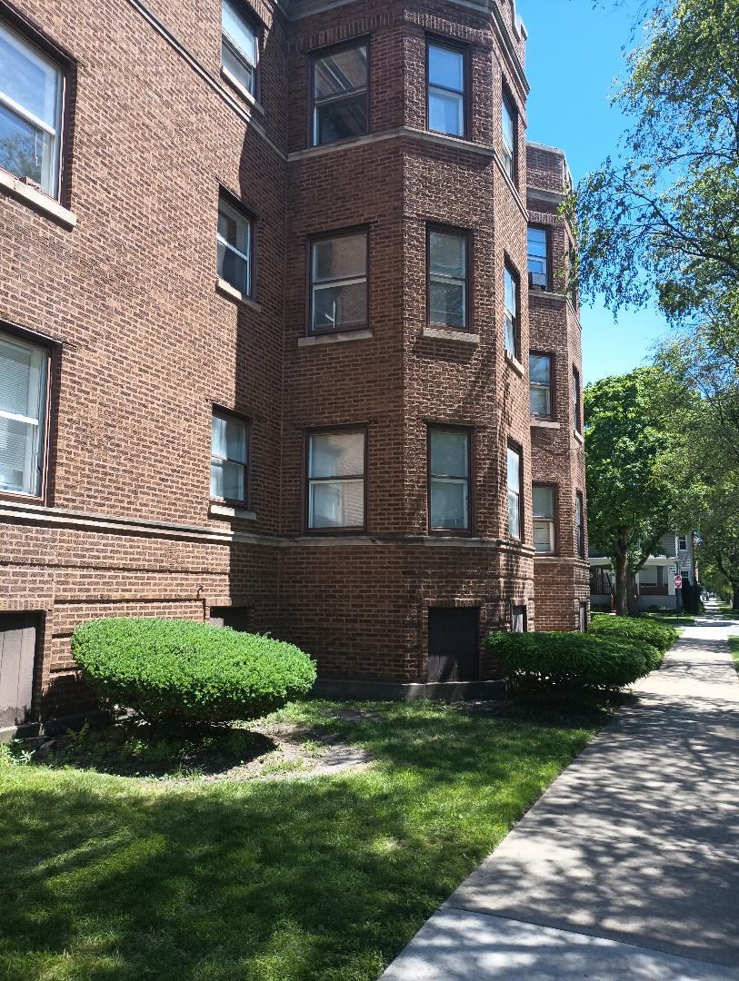 937 N Austin Boulevard Unit: 2N