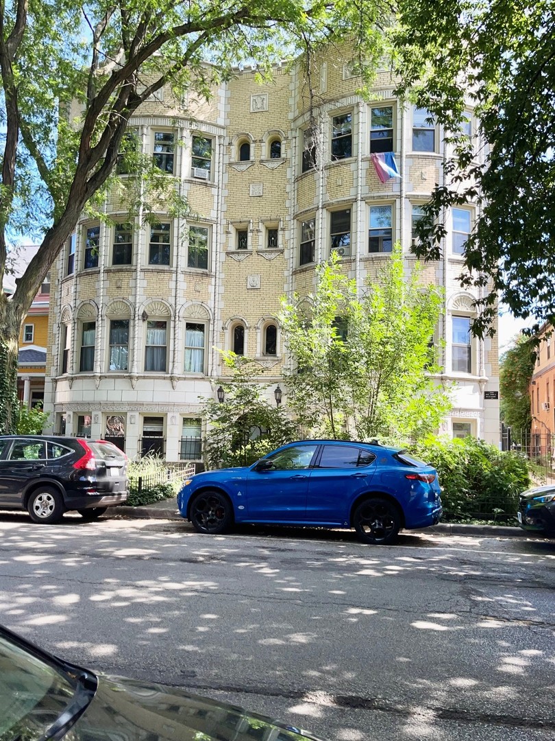 1527 W Pratt Boulevard Unit: 2E