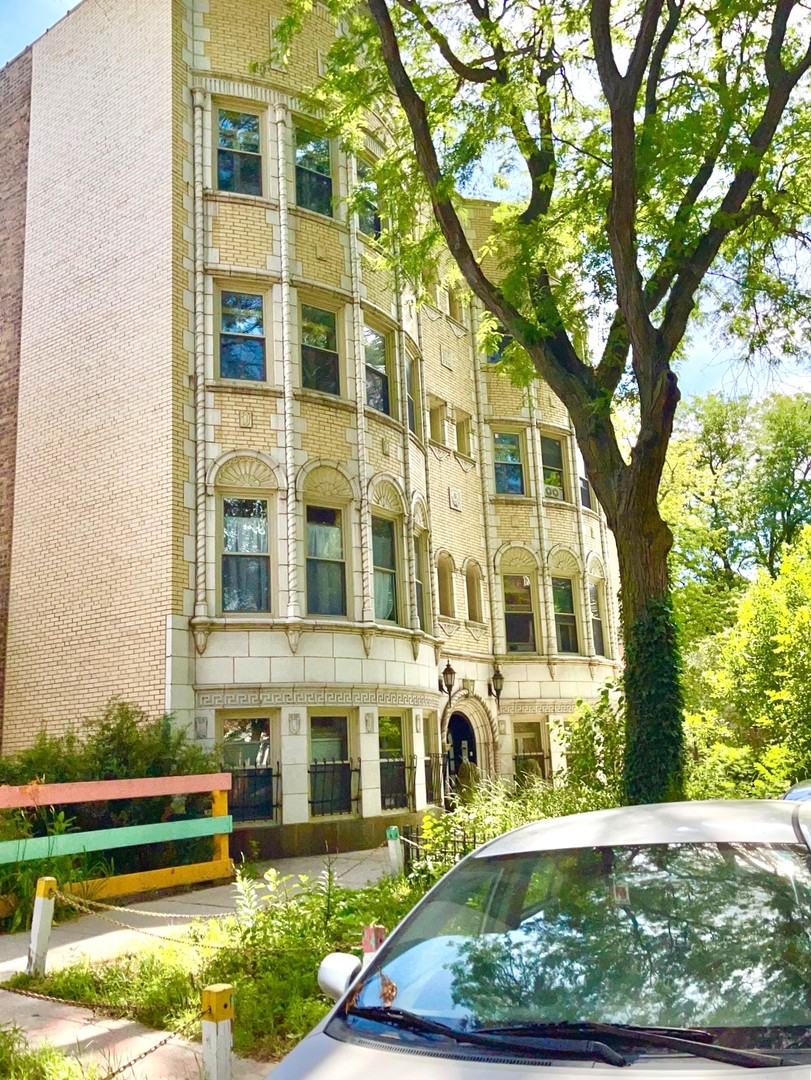 1527 W Pratt Boulevard Unit: 2E