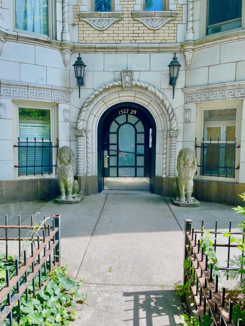 1527 W Pratt Boulevard Unit: 2E