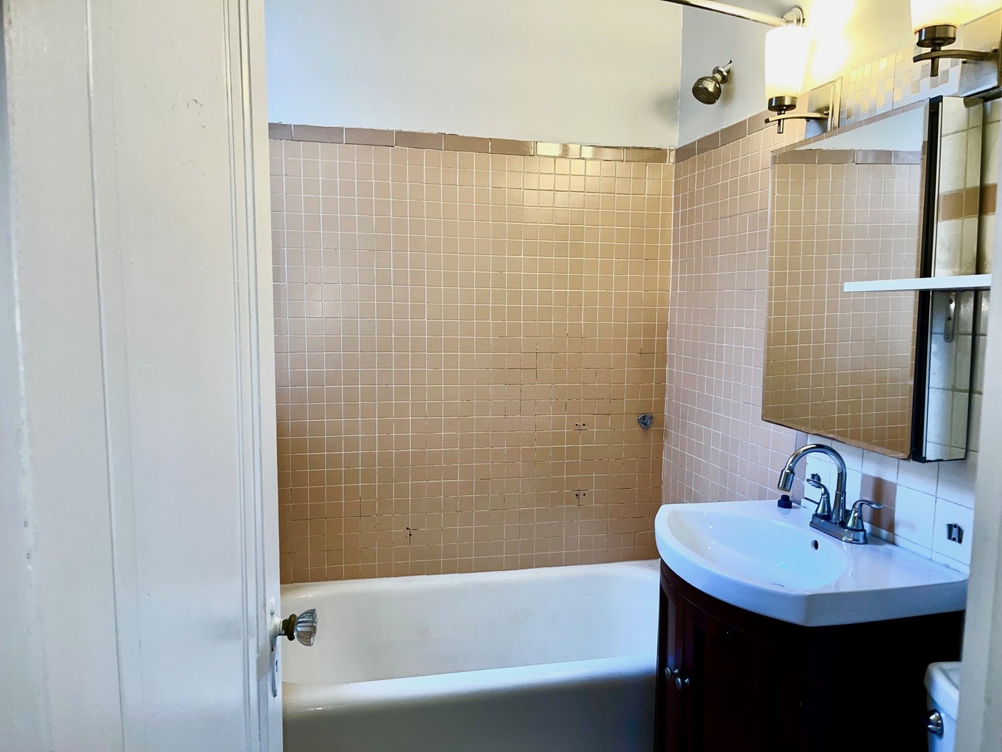 1527 W Pratt Boulevard Unit: 2E