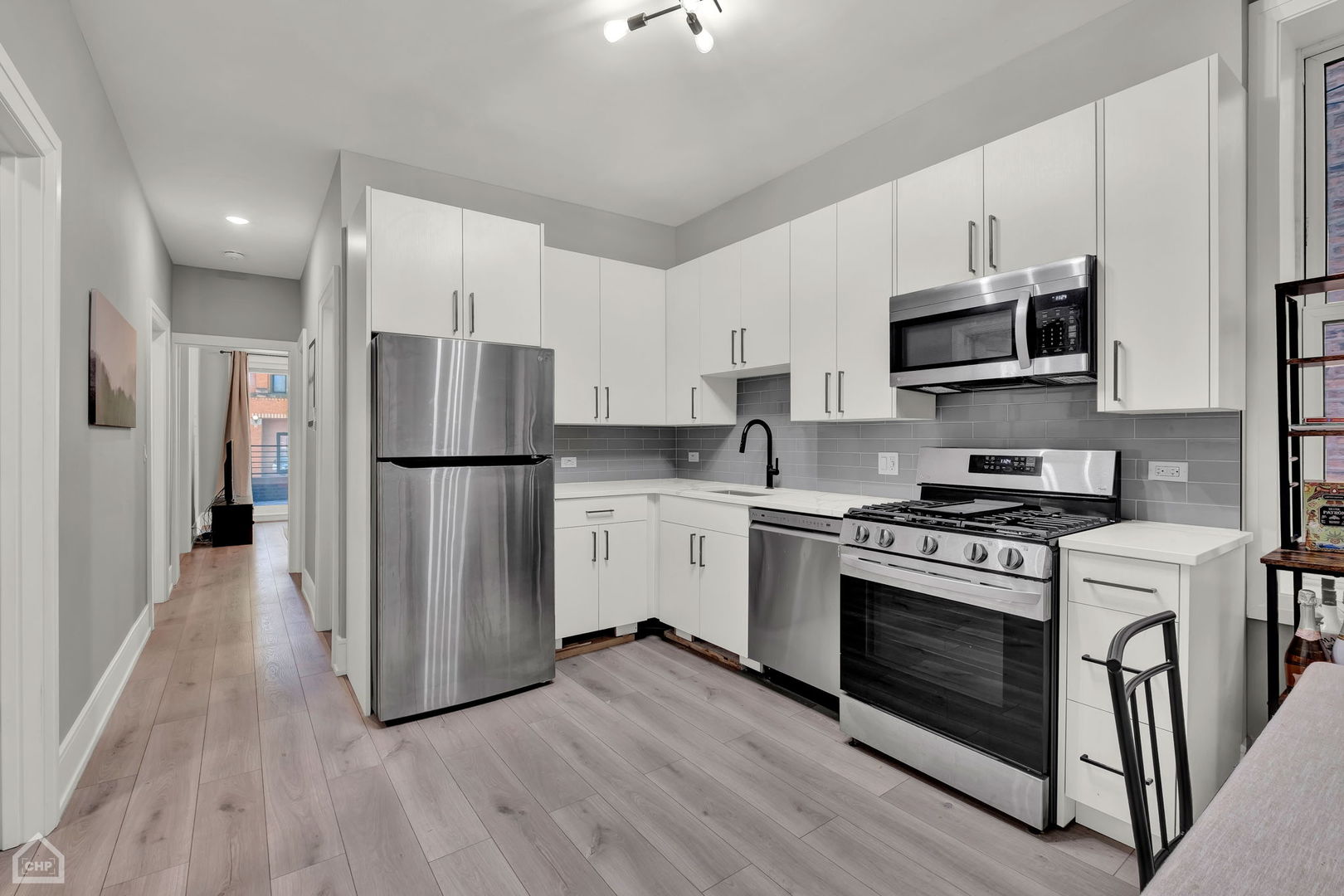 846 N Hoyne Avenue Unit: 2F