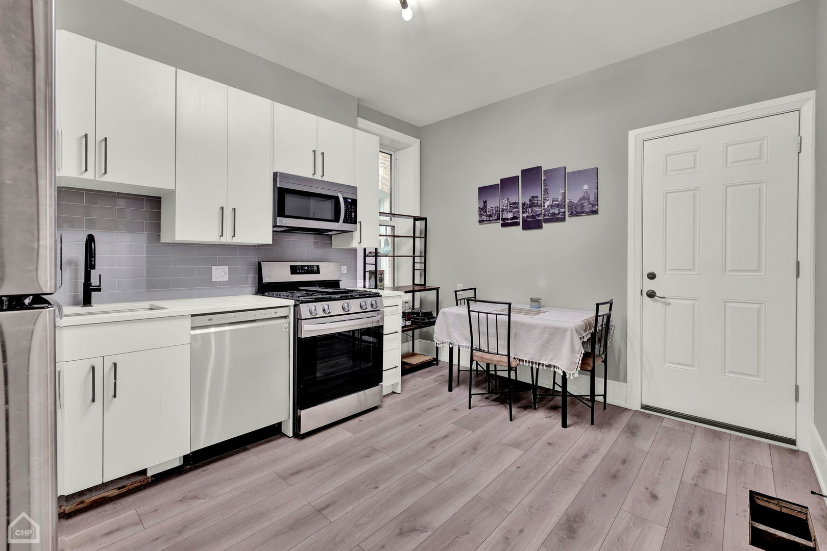 846 N Hoyne Avenue Unit: 2F