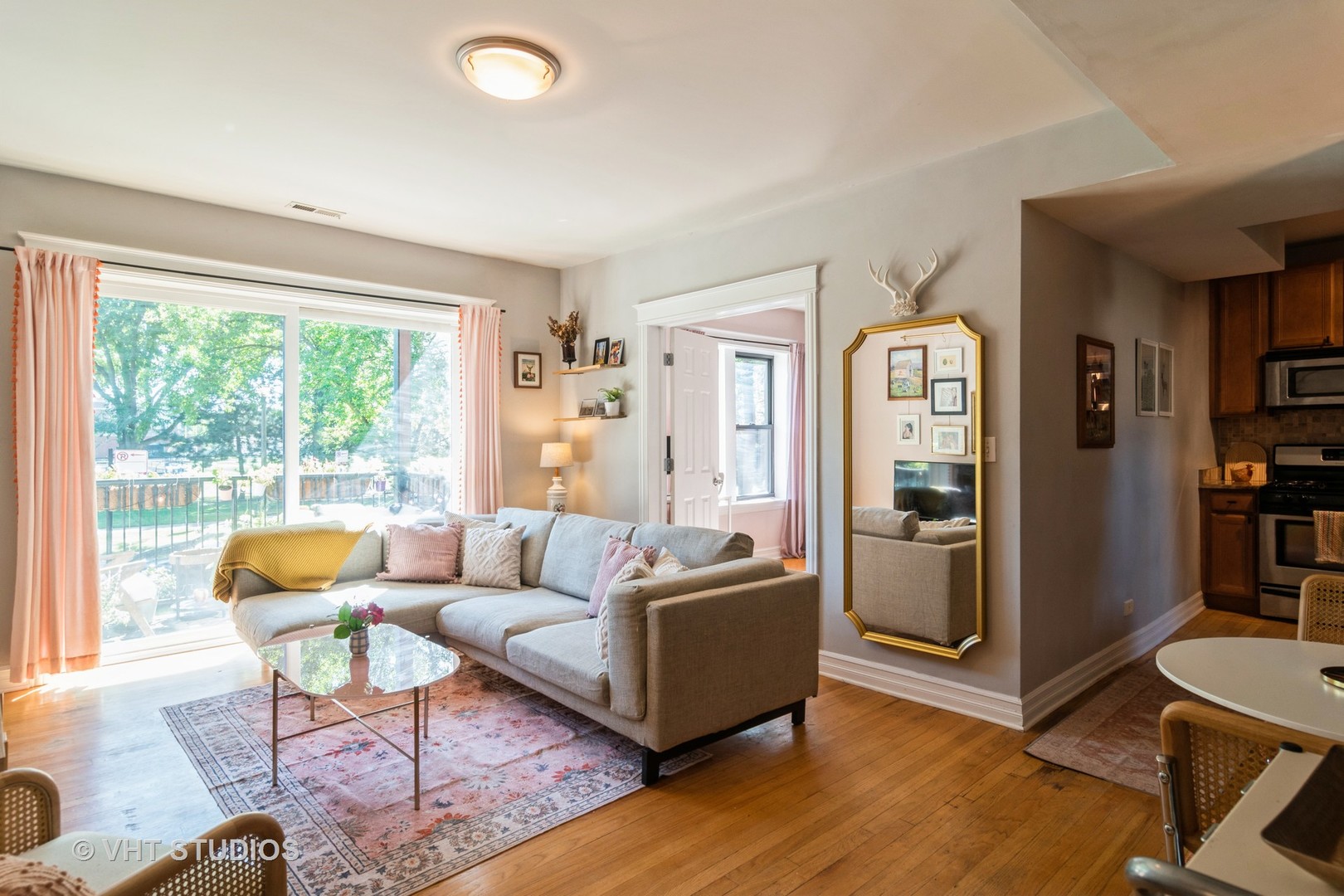 2201 W Winona Street Unit: 1