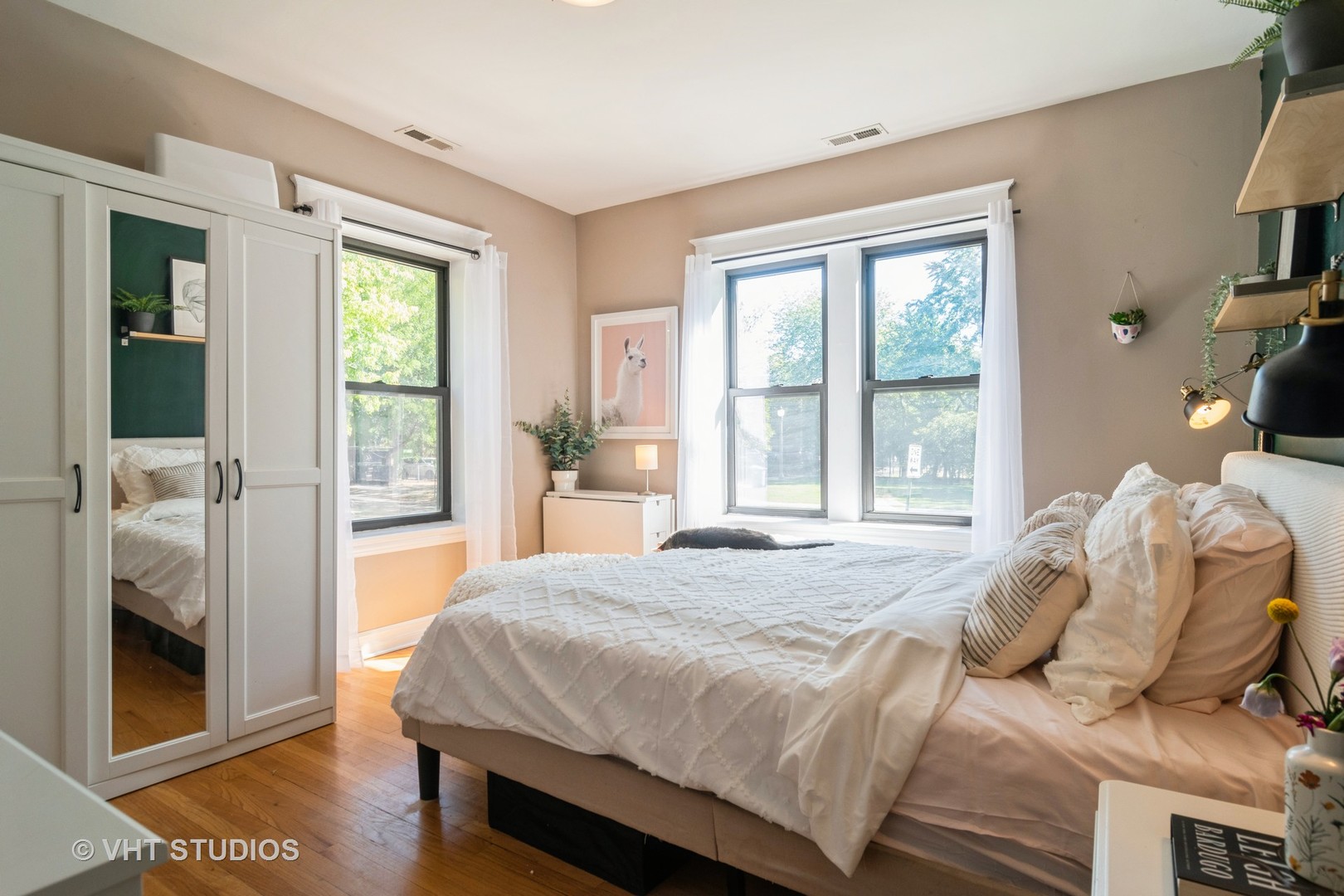 2201 W Winona Street Unit: 1