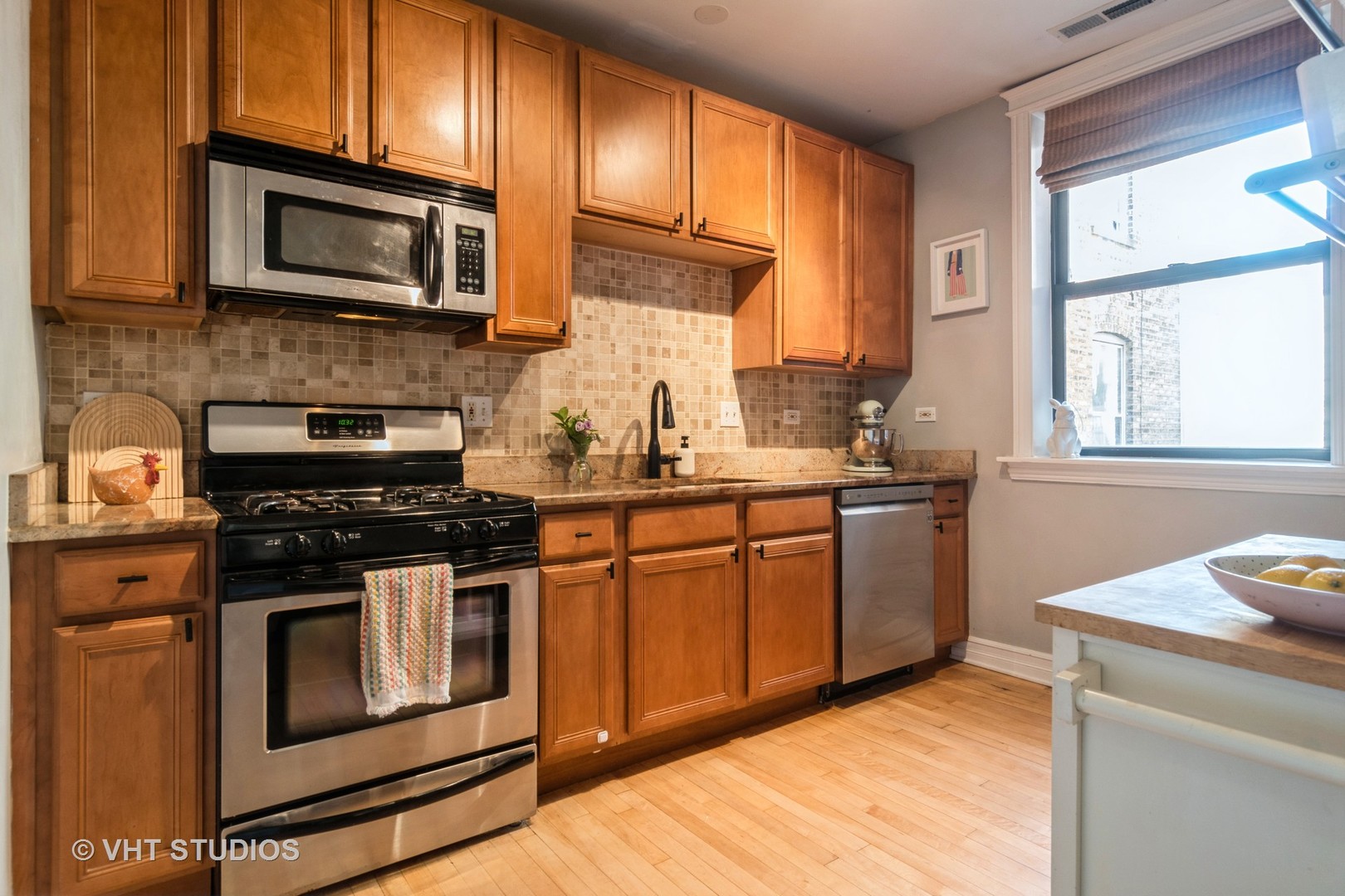 2201 W Winona Street Unit: 1
