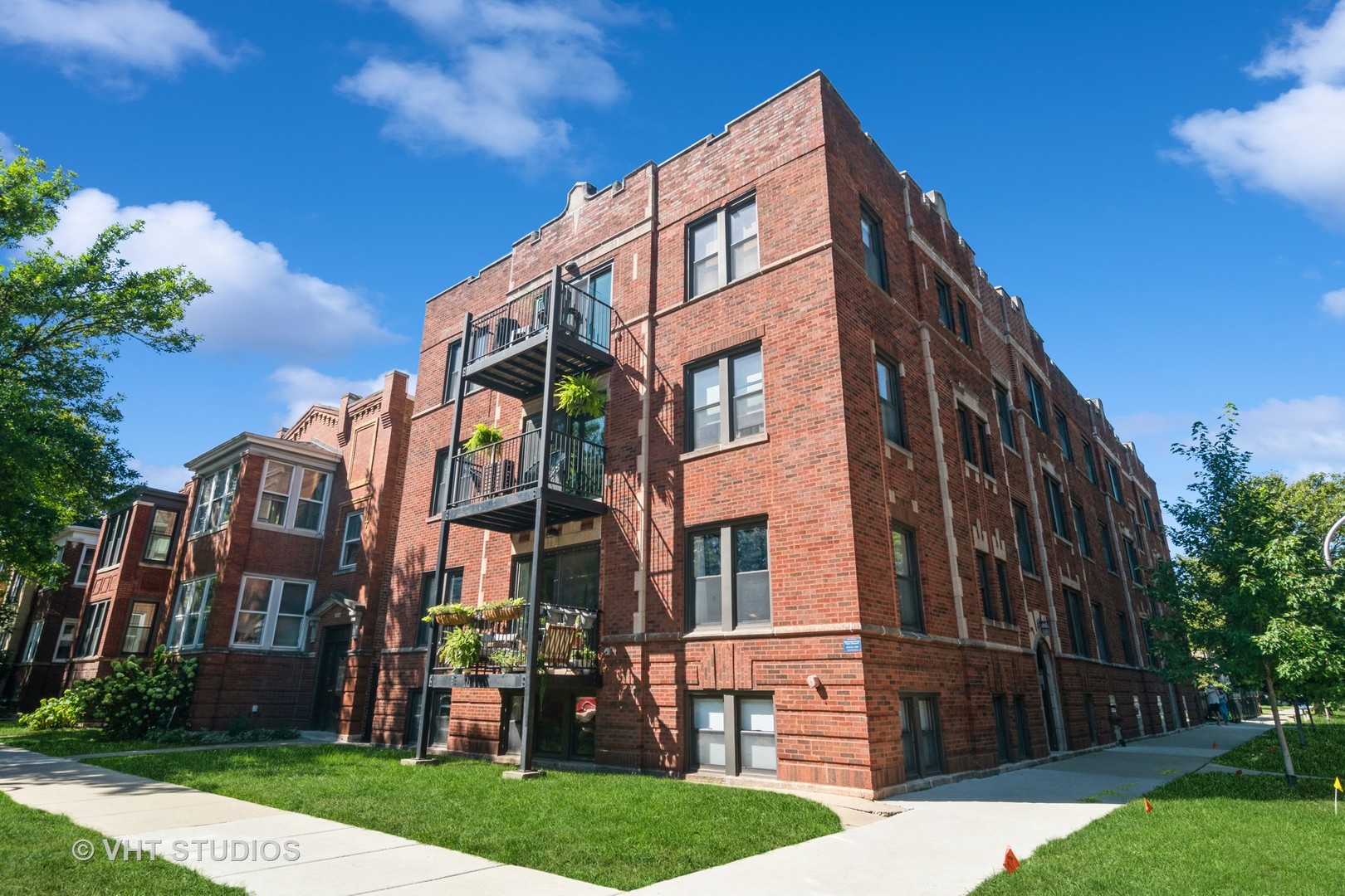 2201 W Winona Street Unit: 1