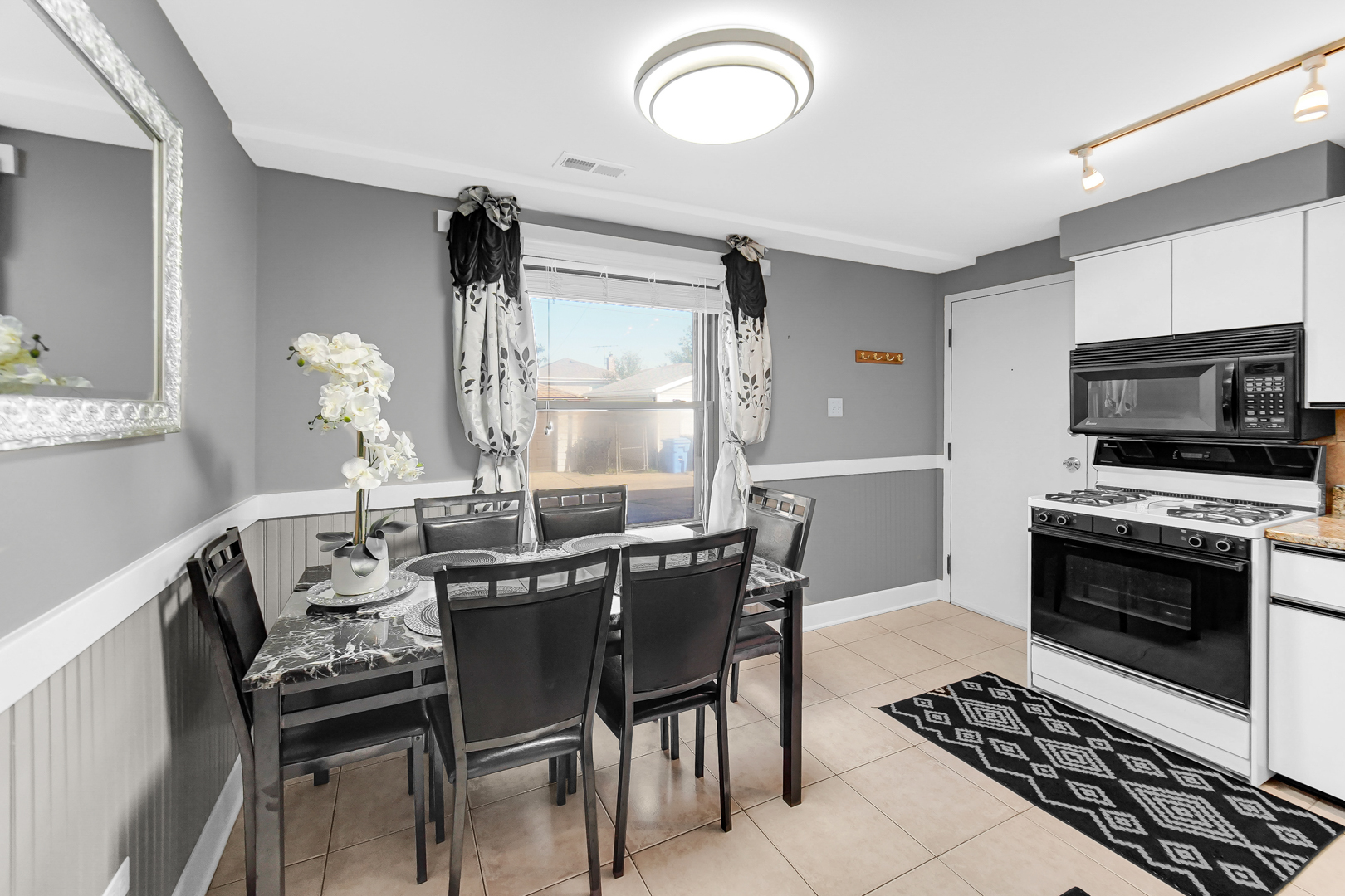 4553 W 56th Street Unit: 112B