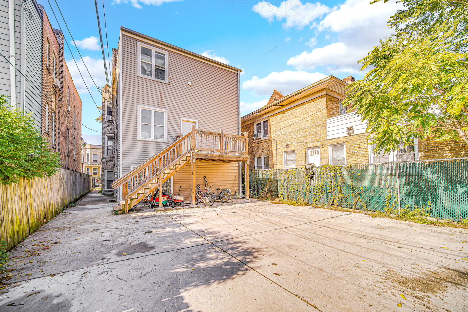 1647 N Karlov Avenue Unit: 2