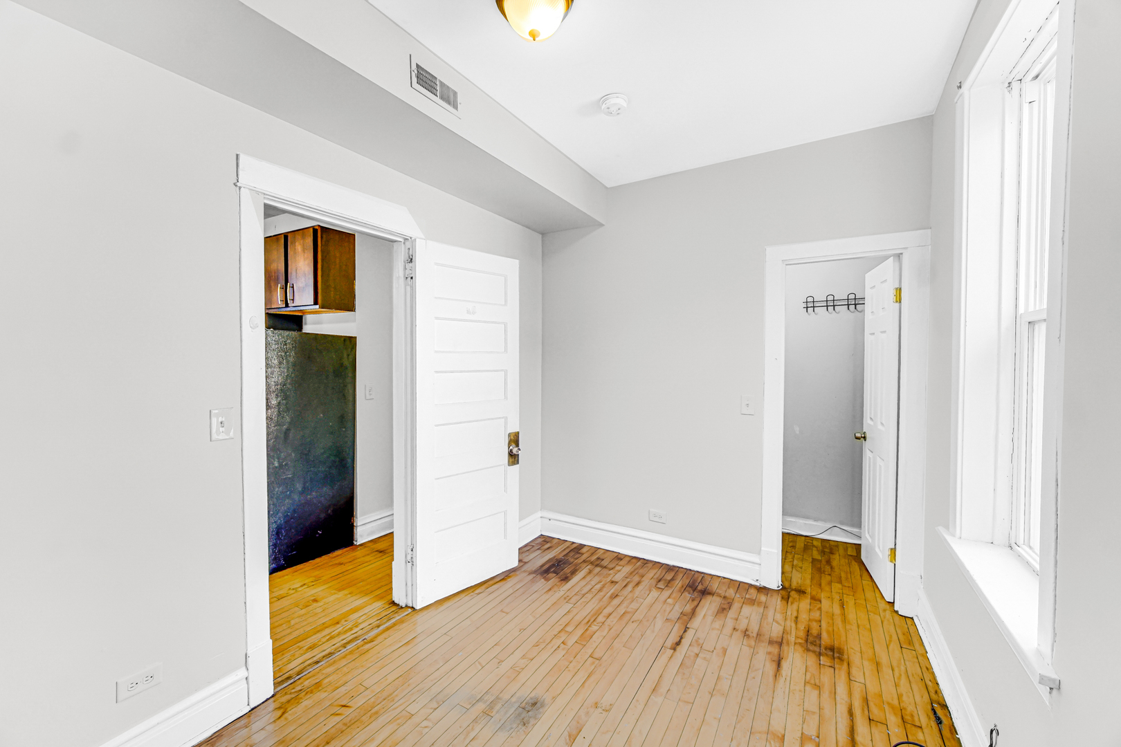 1647 N Karlov Avenue Unit: 2