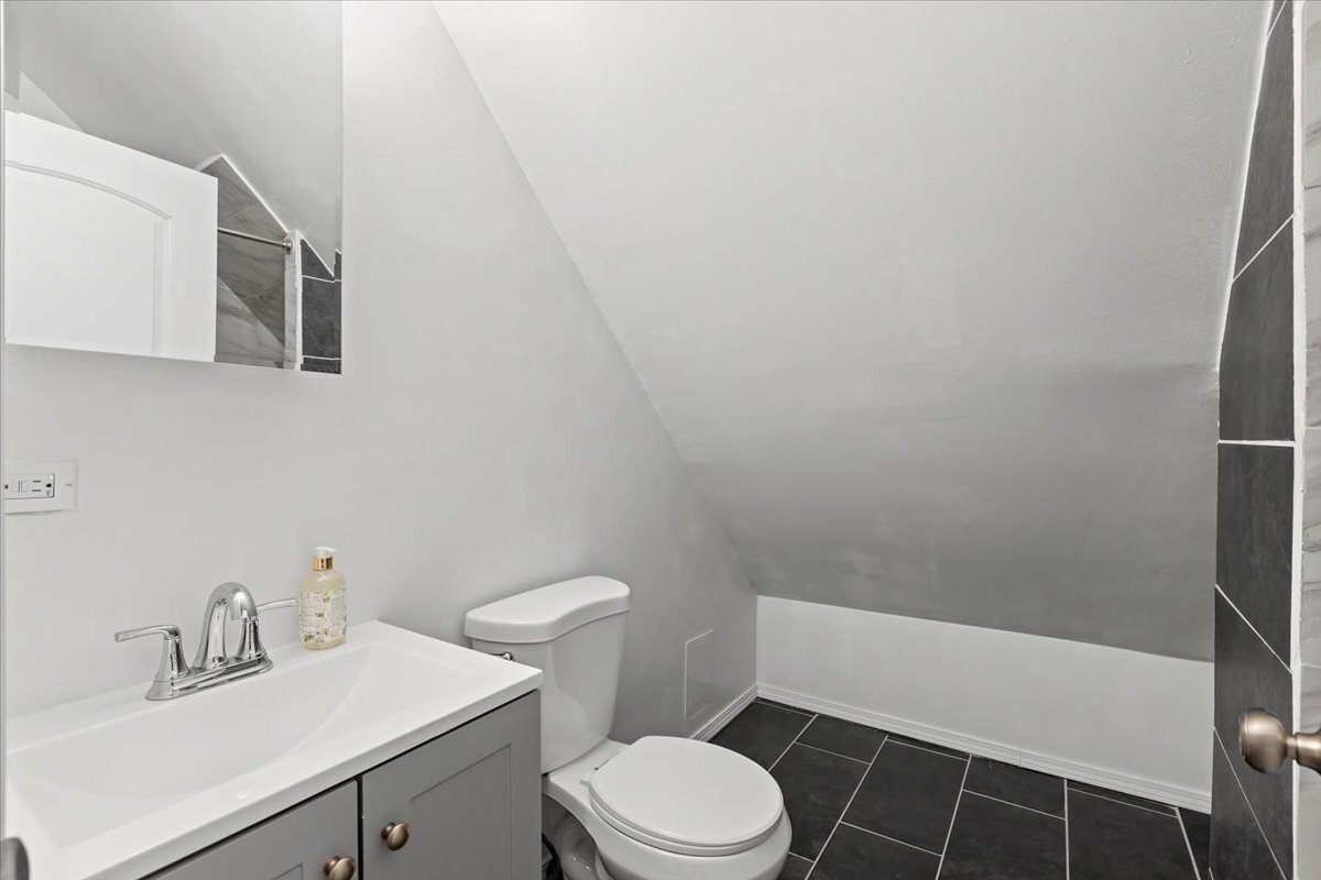 2947 N Lawndale Avenue Unit: 3