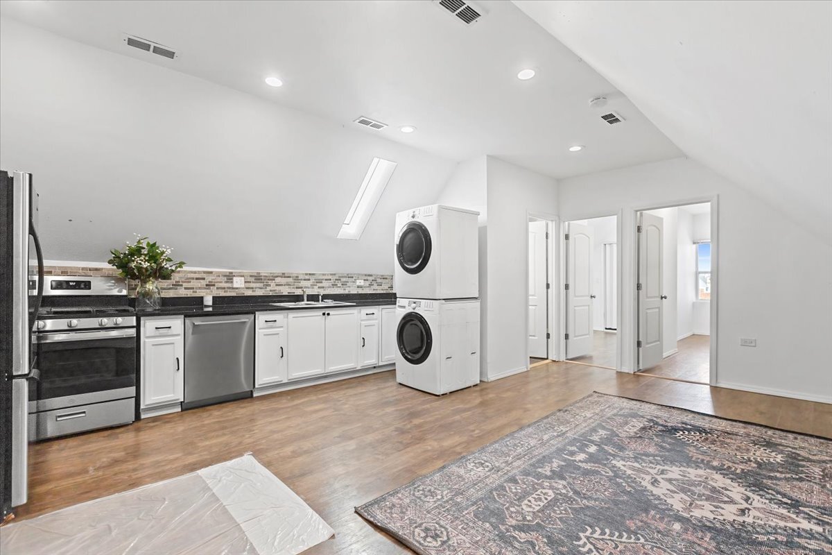 2947 N Lawndale Avenue Unit: 3
