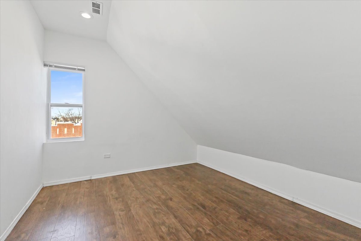 2947 N Lawndale Avenue Unit: 3
