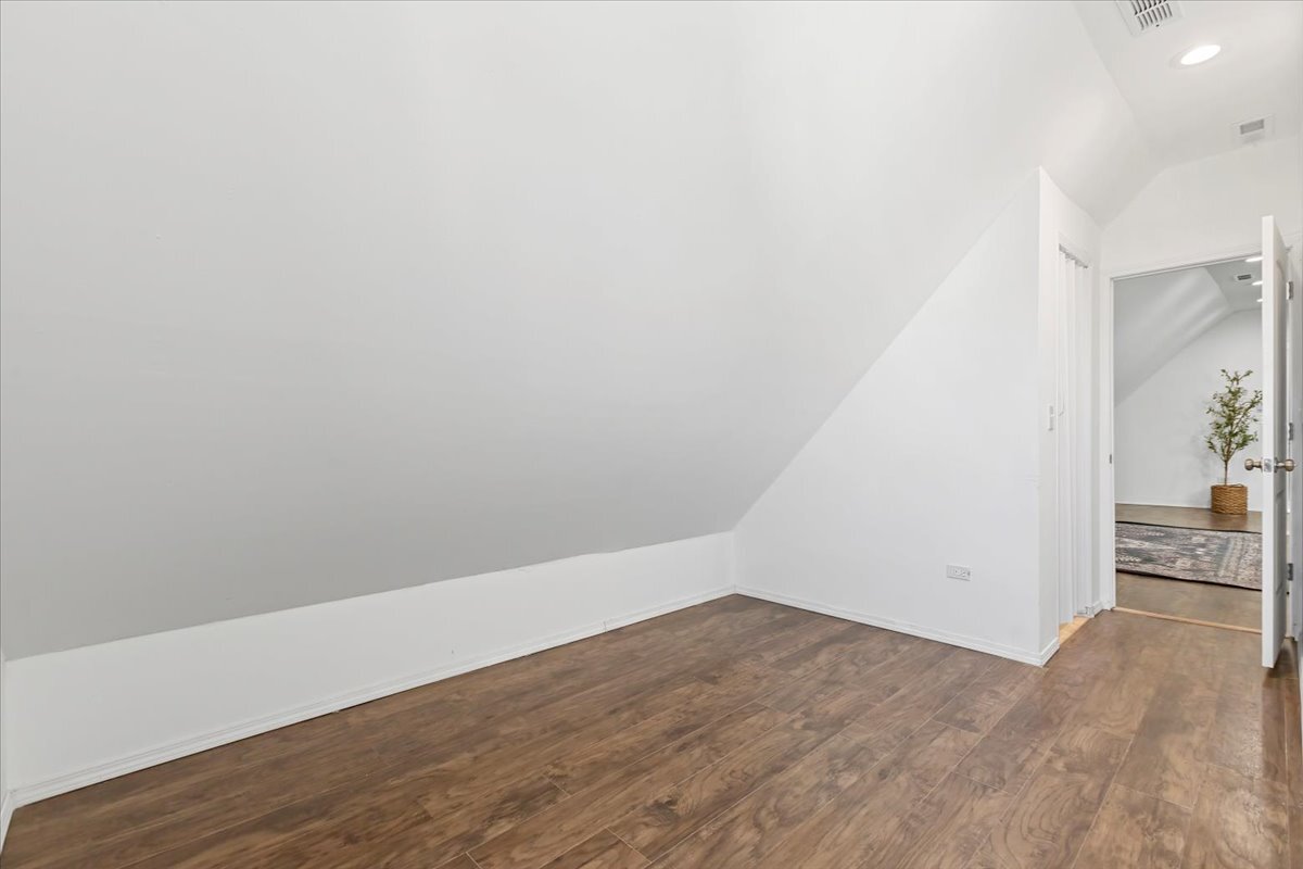 2947 N Lawndale Avenue Unit: 3