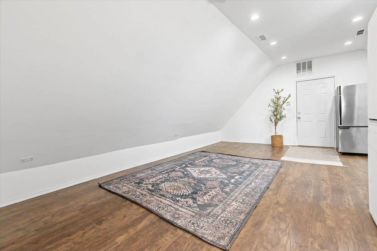 2947 N Lawndale Avenue Unit: 3