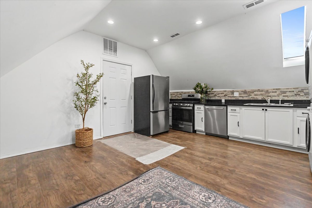 2947 N Lawndale Avenue Unit: 3