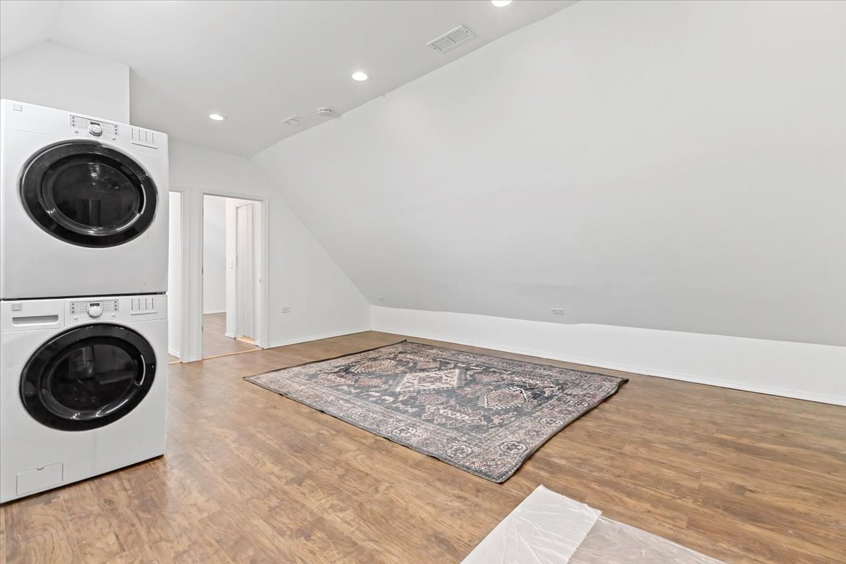 2947 N Lawndale Avenue Unit: 3