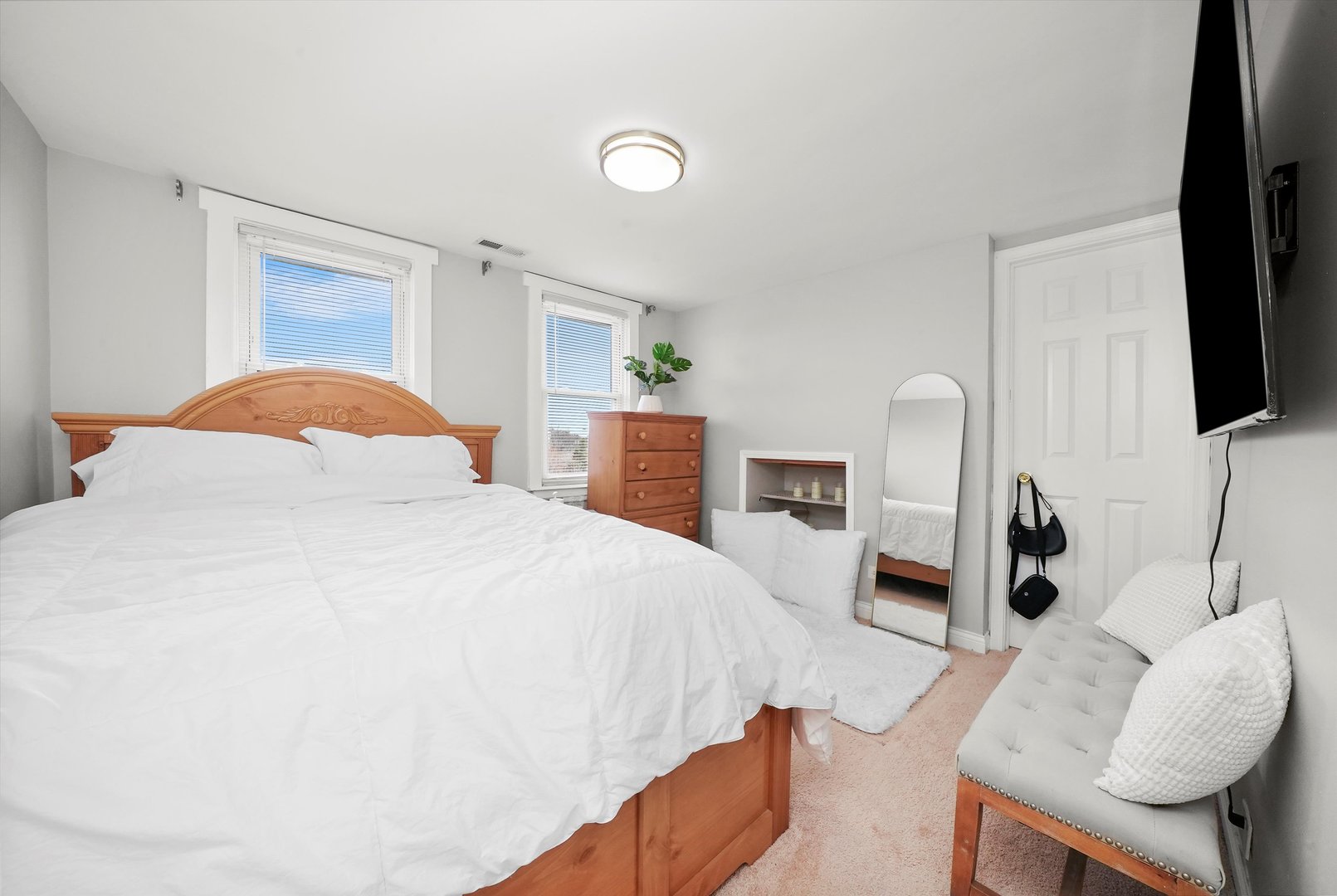 3832 N Pulaski Road