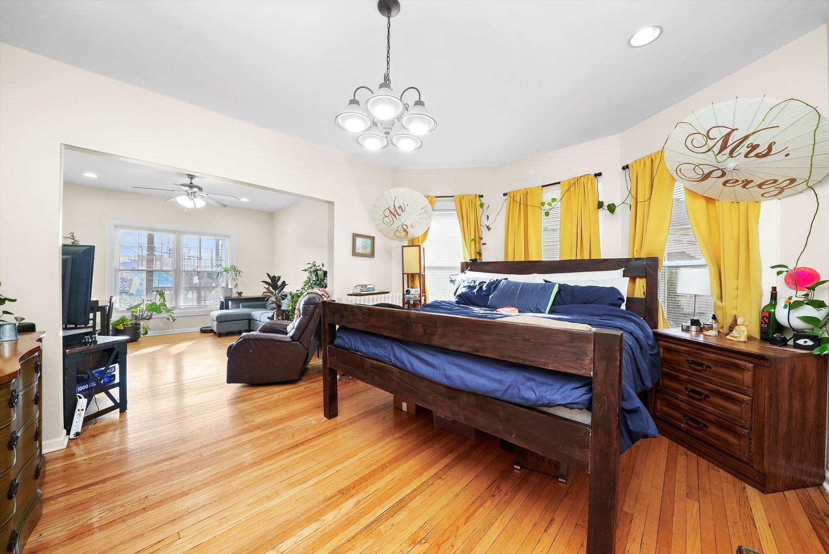3832 N Pulaski Road