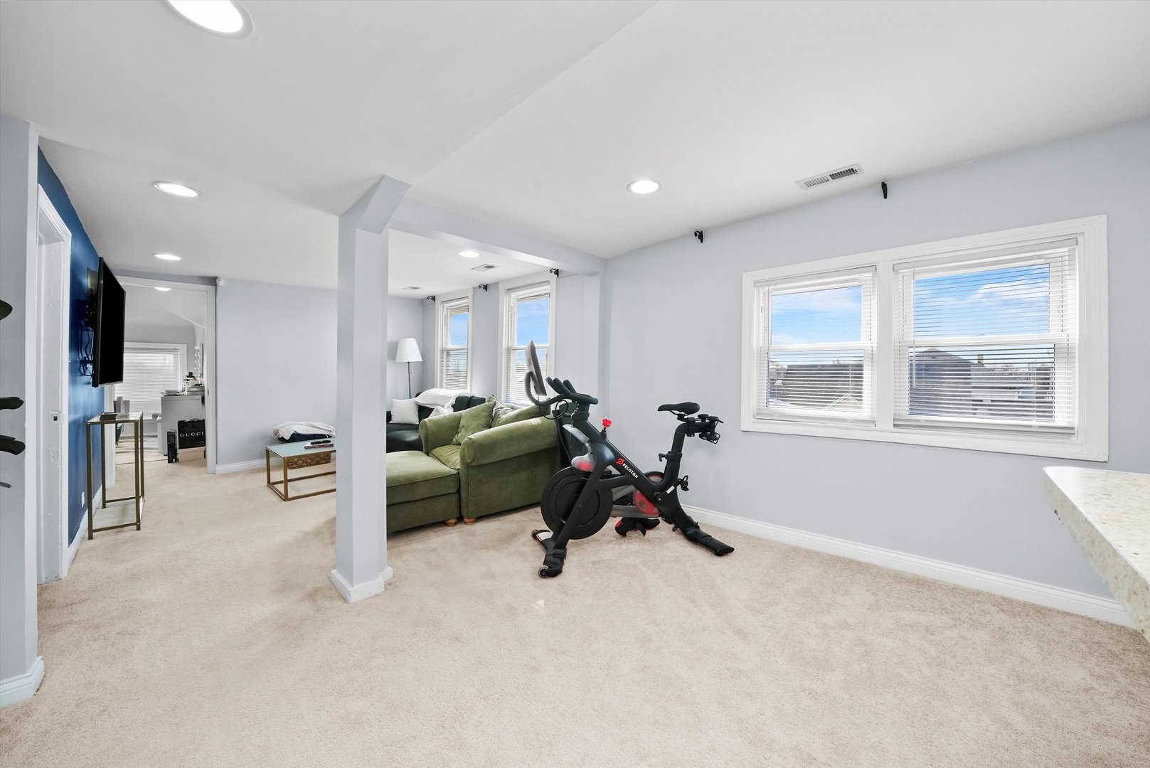 3832 N Pulaski Road