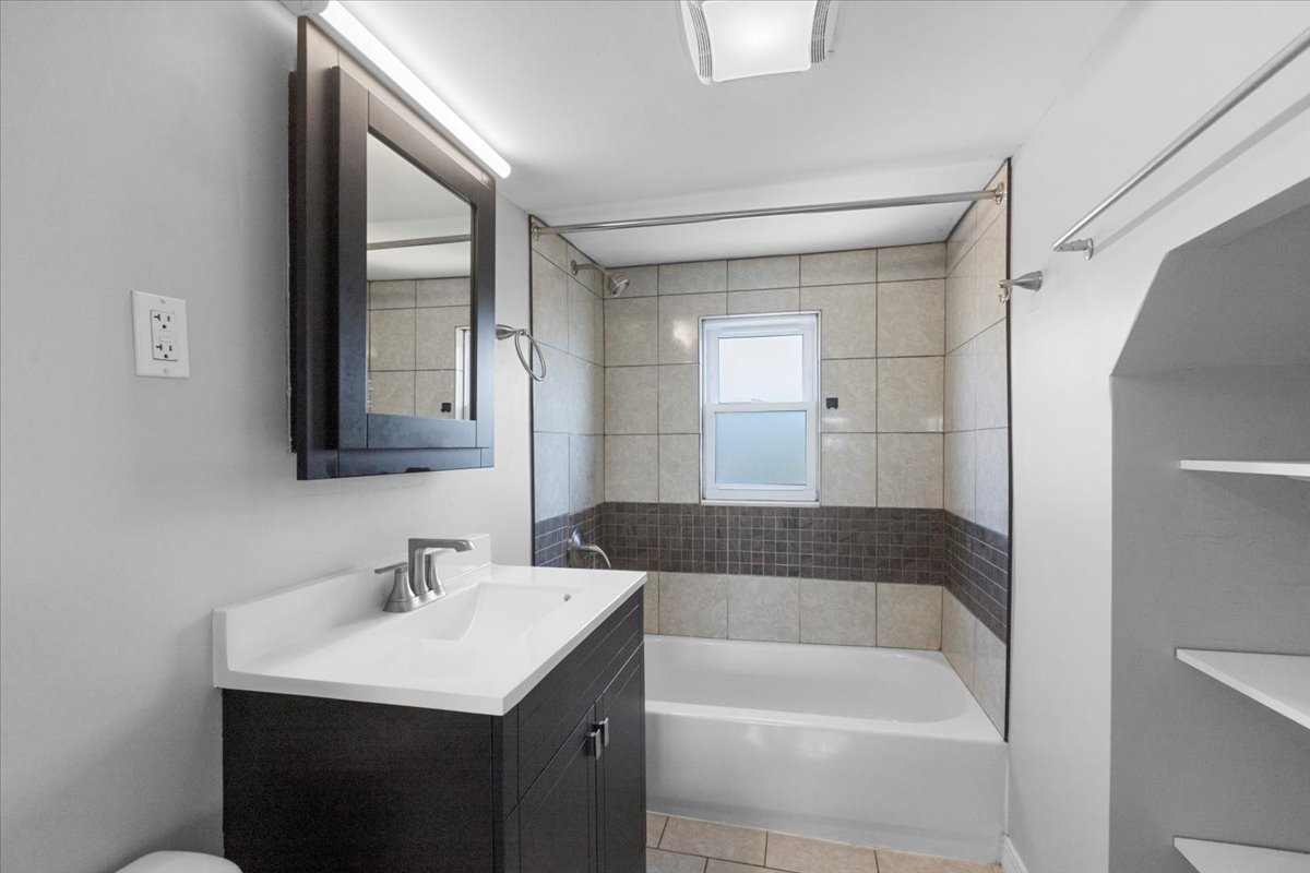 3832 N Pulaski Road Unit: 3