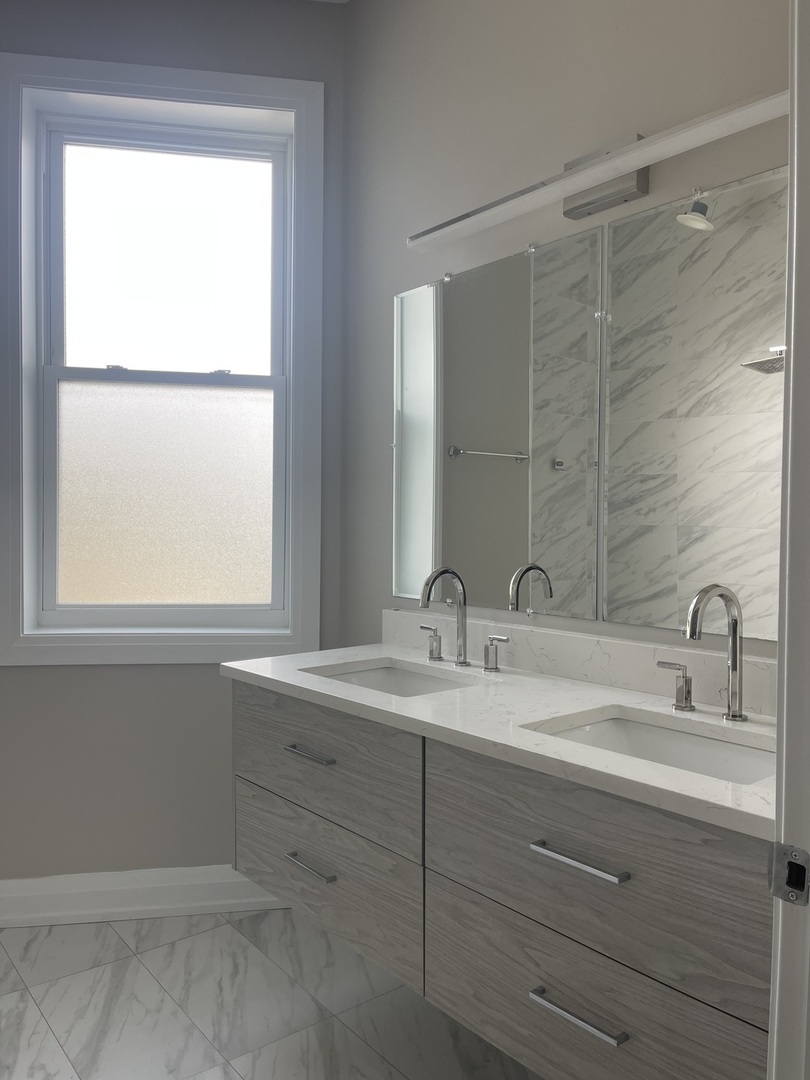 3448 W NORTH Avenue Unit: 2